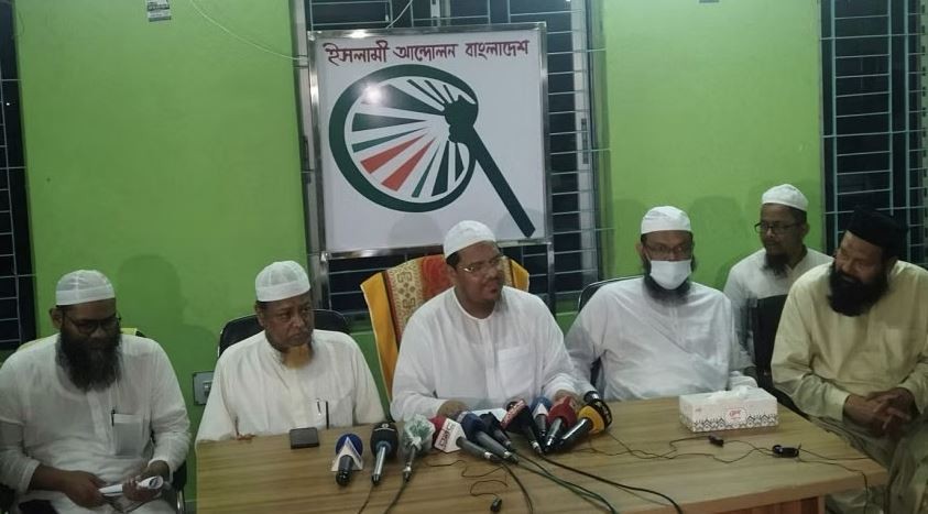 শুক্রবার বাদ জুমা দেশব্যাপী বিক্ষোভের ঘোষণা দেন চরমোনাই পীর